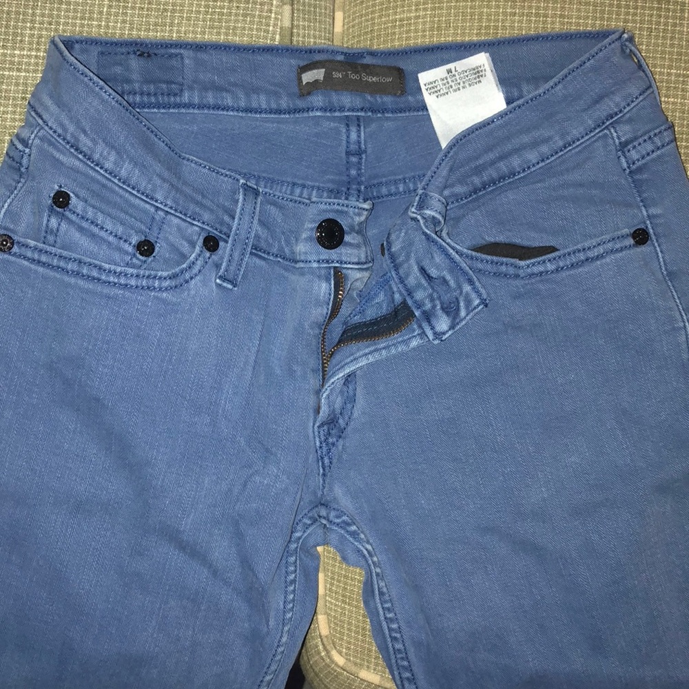 Blue Levi straight leg jeans. Size 7M low rise